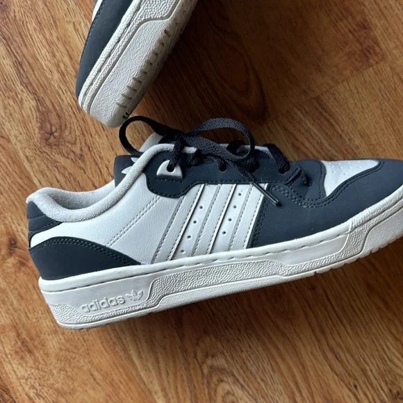 ADIDAS shoes | women’s sz 7.5 - Picture 2 of 7